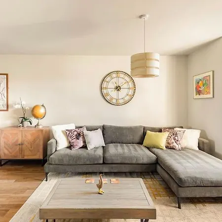 Shamrock, On Windermere, Superb One Bedroom With Private Parking * Bowness-on-Windermere