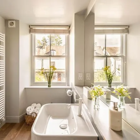 Shamrock, On Windermere, Superb One Bedroom With Private Parking Apartament Bowness-on-Windermere