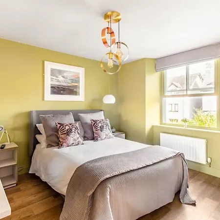 Apartment Shamrock, On Windermere, Superb One Bedroom With Private Parking *