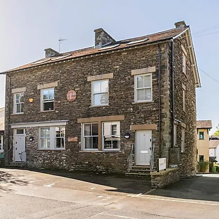 Shamrock, On Windermere, Superb One Bedroom With Private Parking * Bowness-on-Windermere