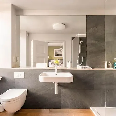 Shamrock, On Windermere, Superb One Bedroom With Private Parking *