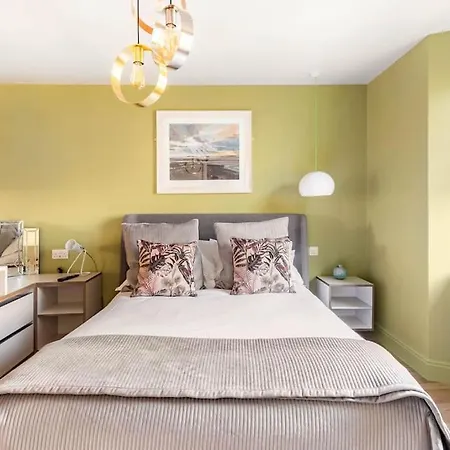 Shamrock, On Windermere, Superb One Bedroom With Private Parking * Bowness-on-Windermere